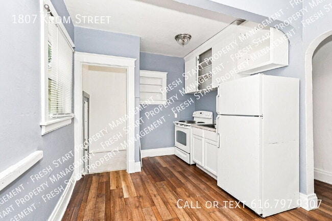 Building Photo - 1807 Krom St