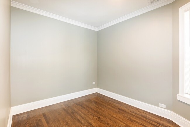 Building Photo - 6649 S Drexel Ave