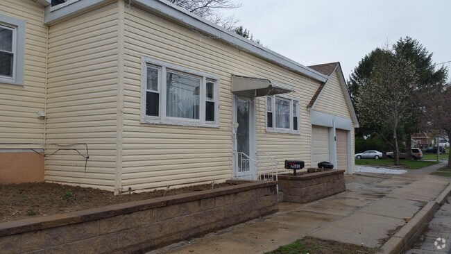 Building Photo - 269 N 1st Ave