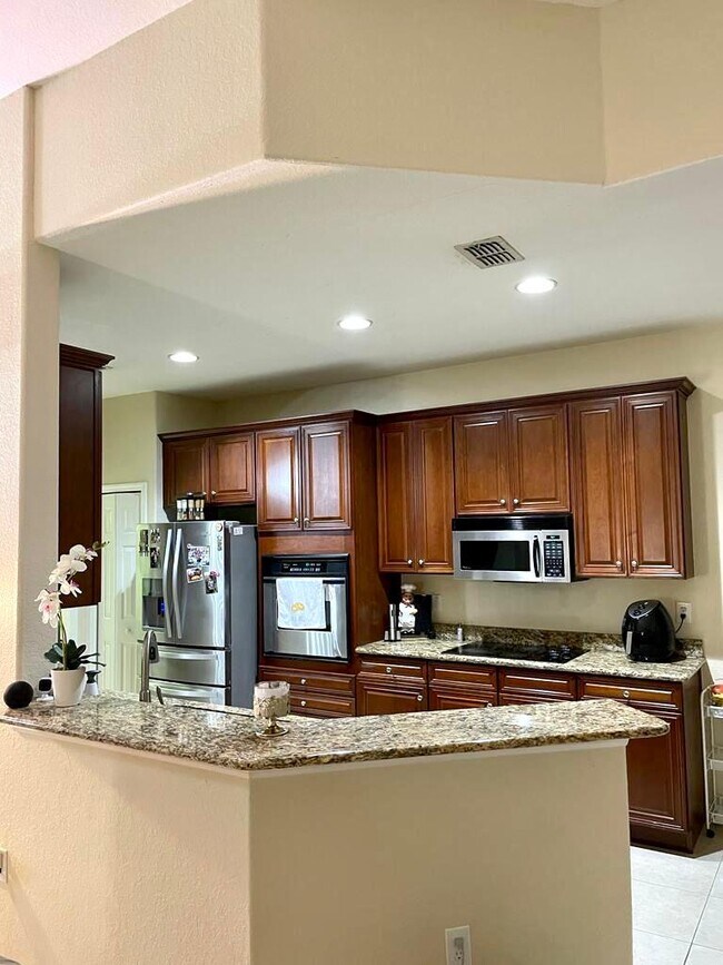 Building Photo - 10618 Deerberry Dr