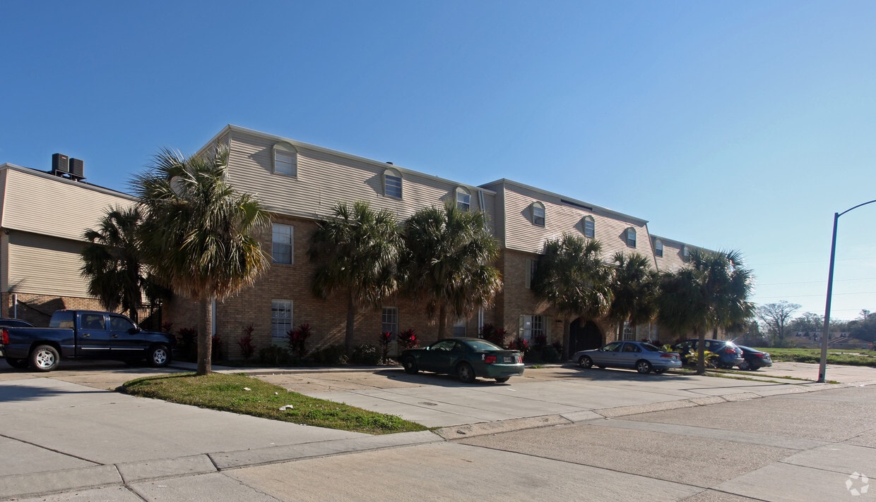 301 Plantation Dr, Chalmette, LA 70043 Apartments in Chalmette, LA