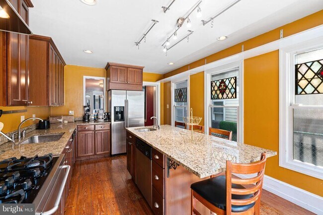 Foto del edificio - 2411 Fairmount Ave