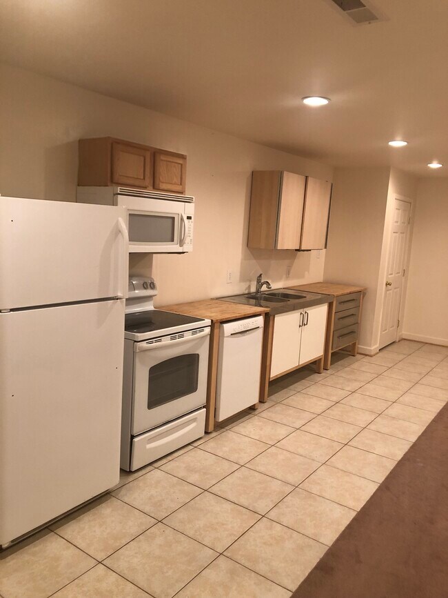 Building Photo - 9103 Old Waterloo Rd