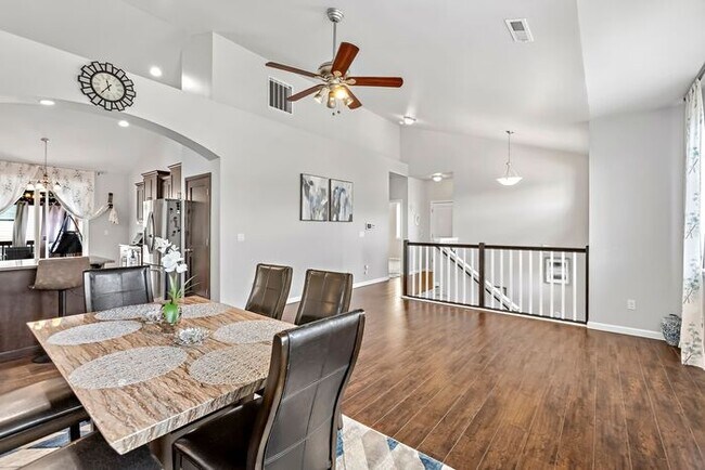 Building Photo - Yelm 4bdr 3bath home in Tahoma Terra w/ ca...