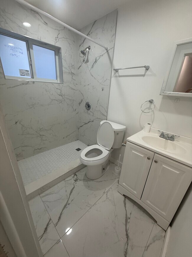 Building Photo - 1608 NW 58th Ter