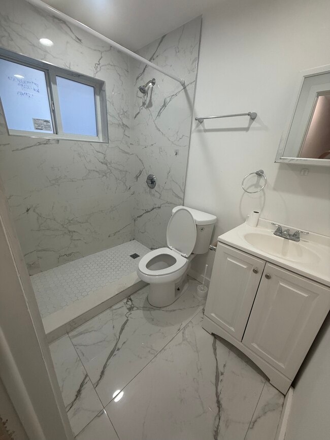 Building Photo - 1608 NW 58th Ter