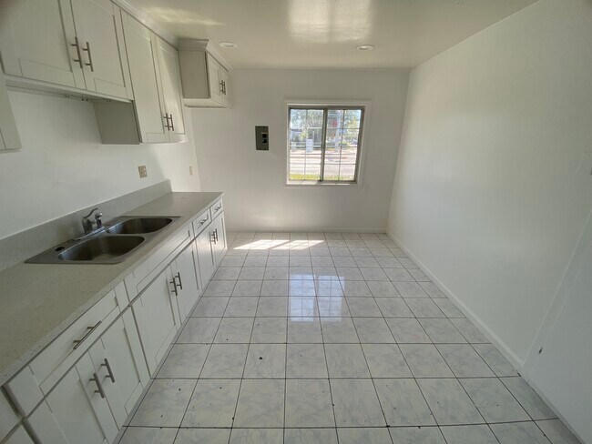 Kitchen - 12456 Dunrobin Ave