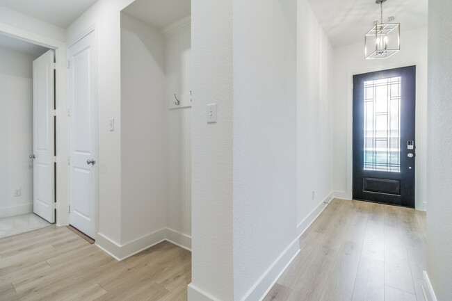 Foto del edificio - 3814 Cherry Hills Dr