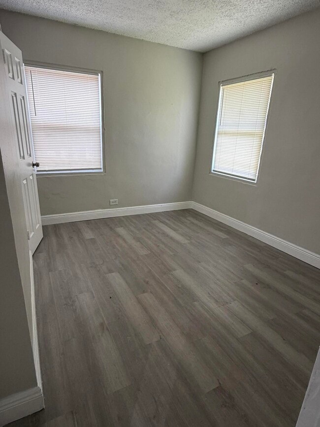 Foto del edificio - 2850 NW 14th St