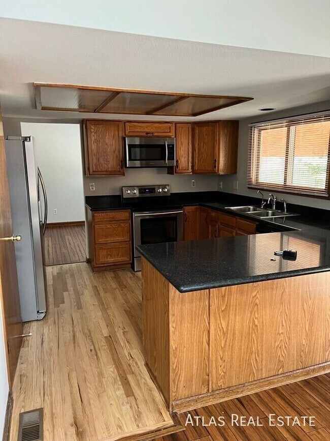 Building Photo - 5229 S Zeno Way