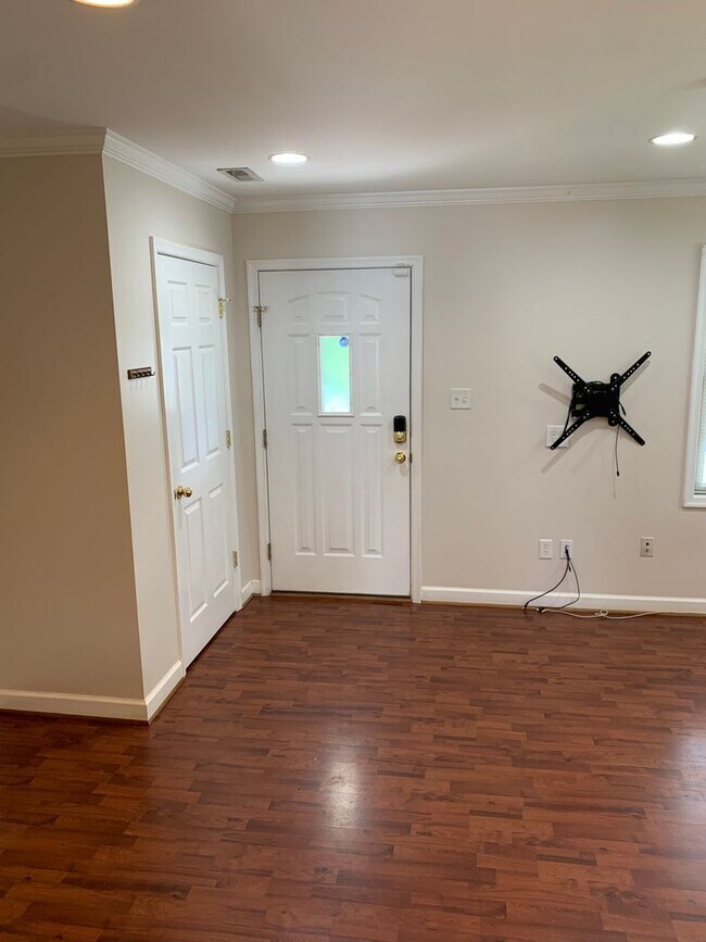Foto del edificio - Beautiful 2 Bedroom 2 Bath Townhome in Chu...