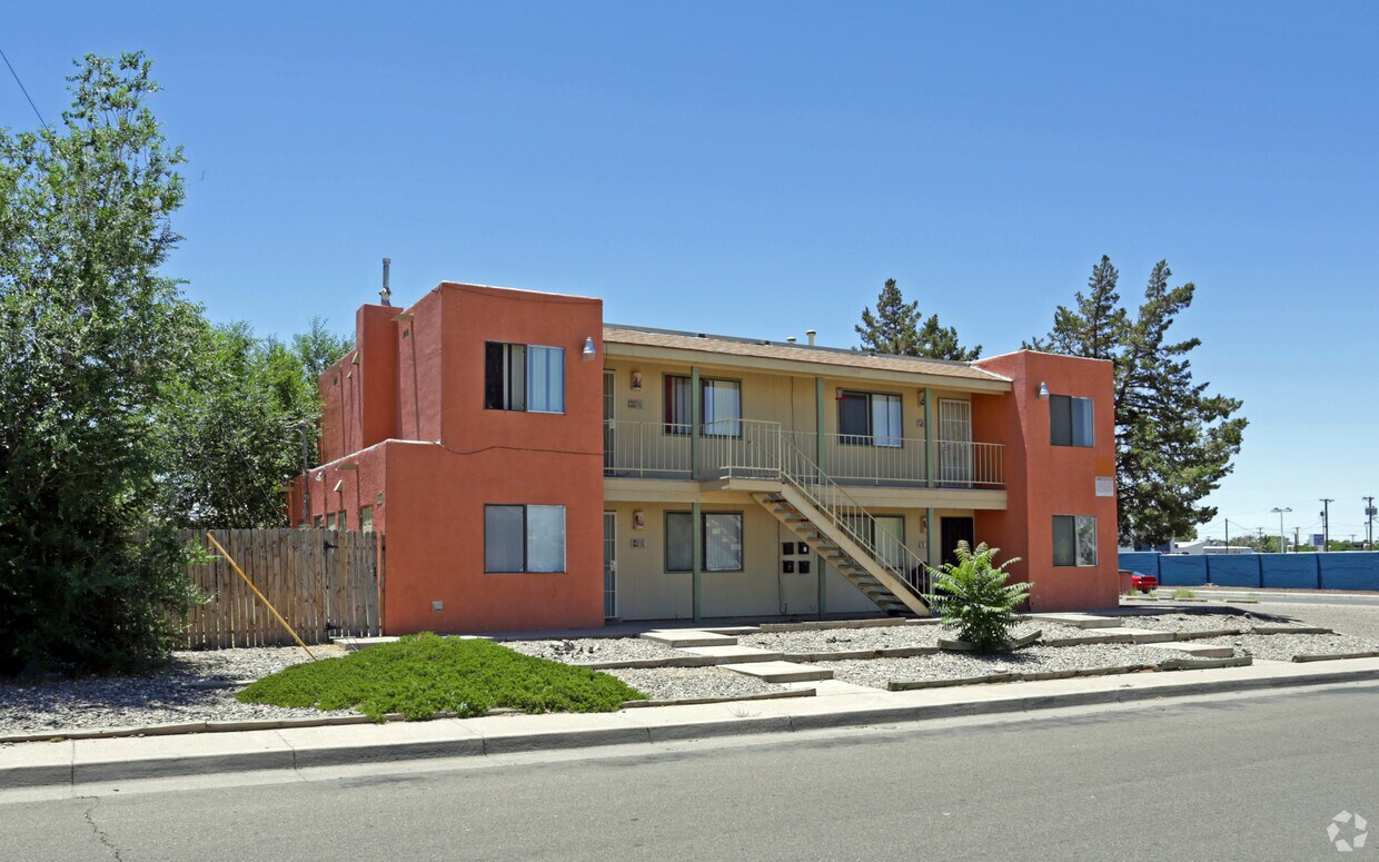 Foto del edificio - 1036-1040 Texas St NE