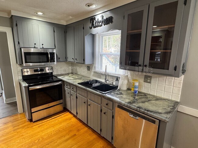 Foto del edificio - 1508 Treetop Ln