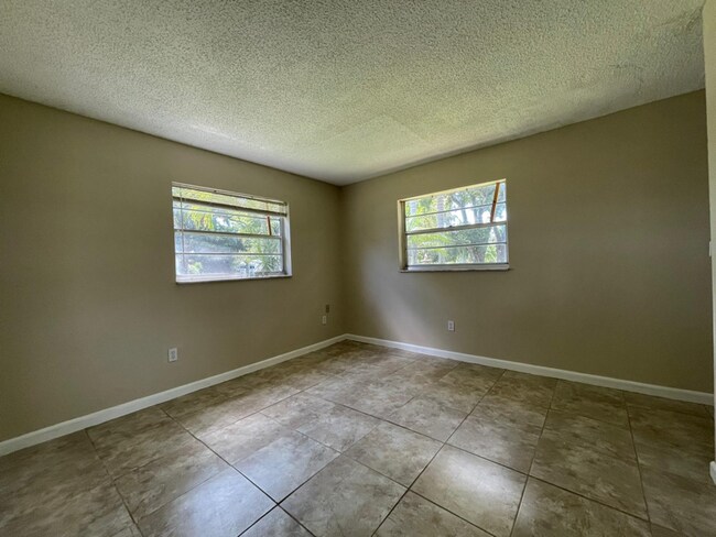 Foto del edificio - 4661 SW 66th Ave