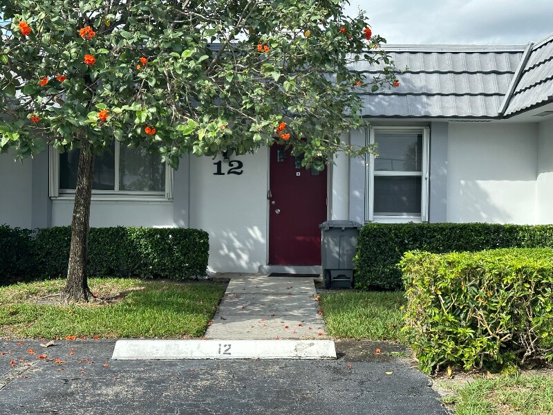 2886 Fernley Dr E Unit 12, West Palm Beach, FL 33415 Condo for Rent