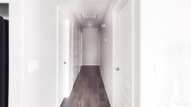 Building Photo - 701 Cathedral Hl