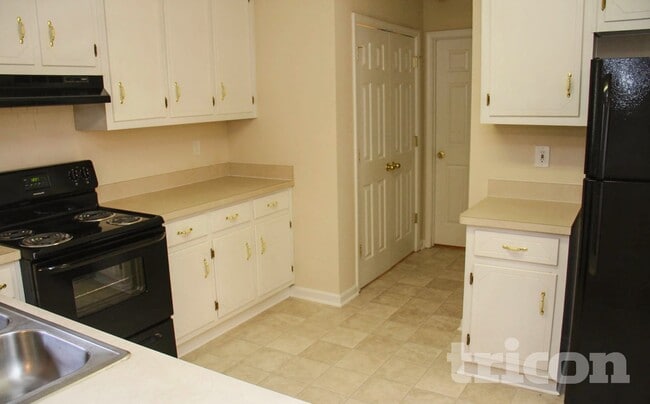 Building Photo - 70 Aiken Way