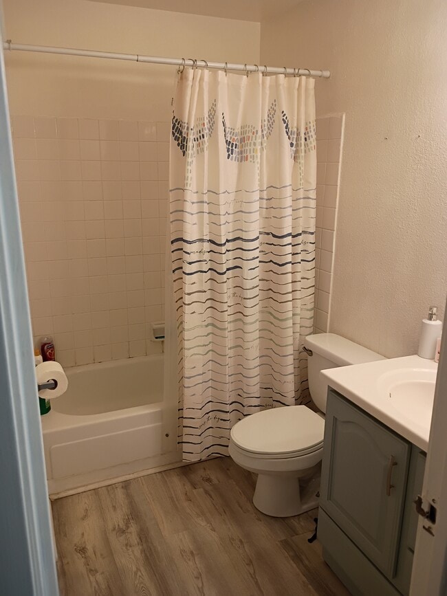 Building Photo - 451 Golden Cir