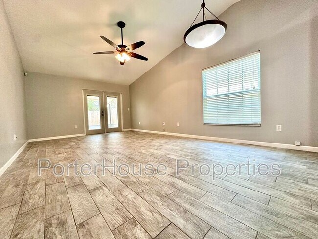 Foto del edificio - 818 Maple Forest Dr