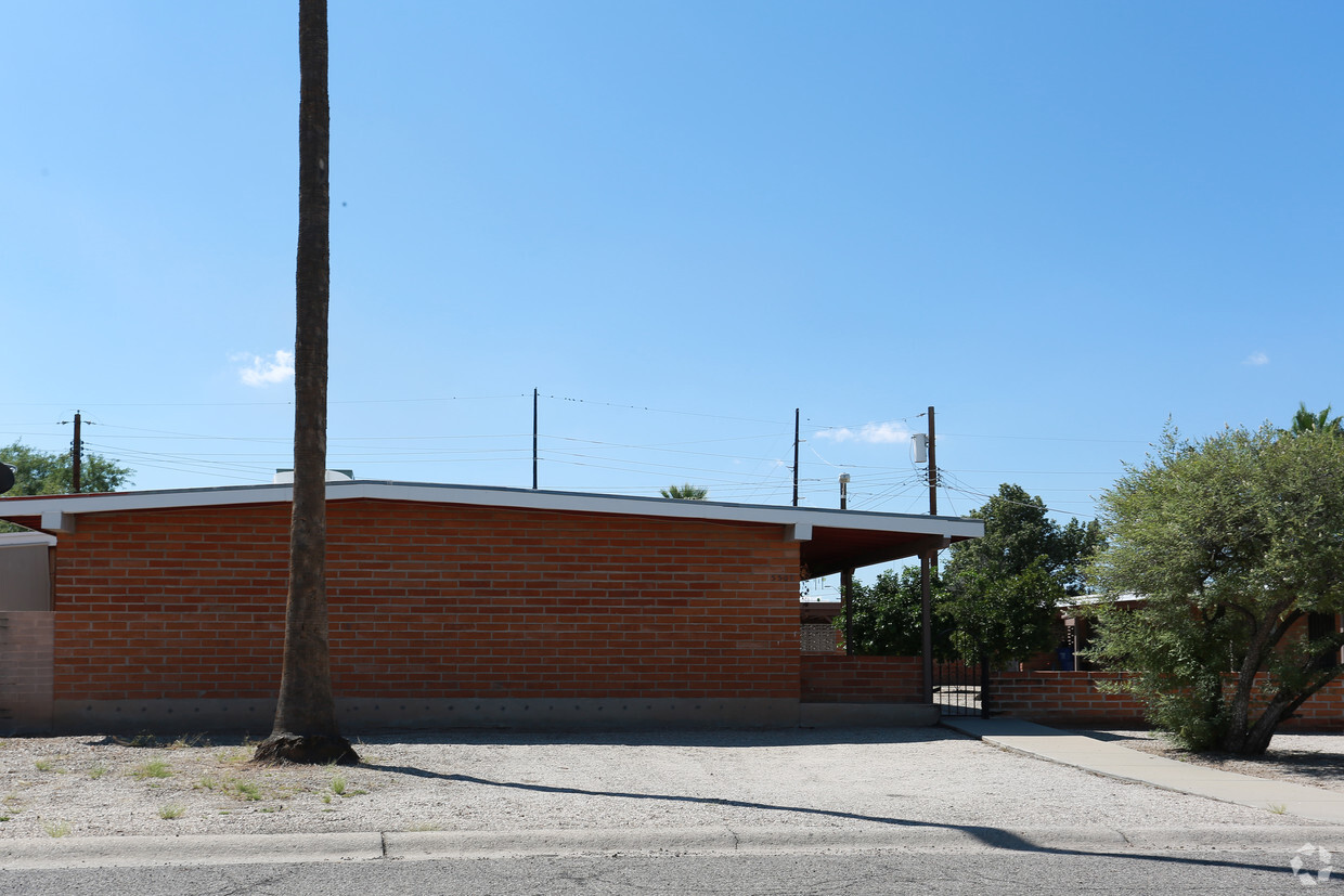 Foto del edificio - PJ's Craycroft Apartments