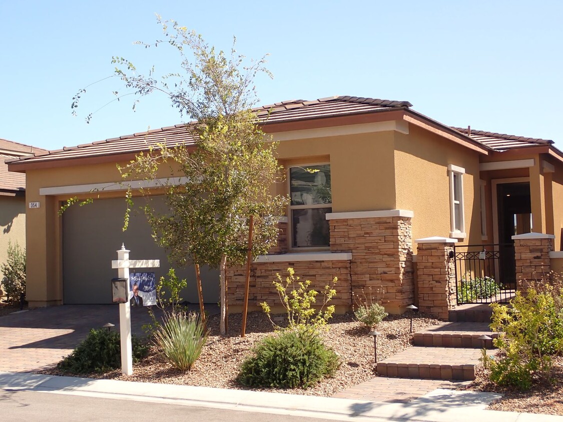 Primary Photo - Beautiful Single Story Summerlin Home In L...