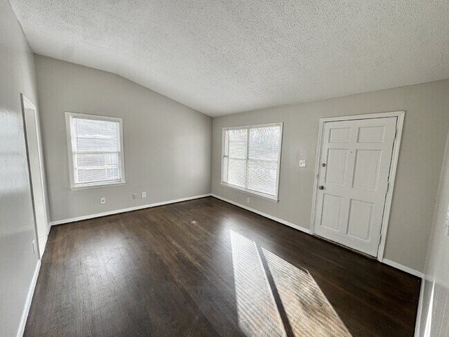 Building Photo - 3462 Mark Twain St