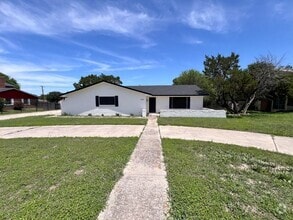 Building Photo - 1140 Dorothy Ln