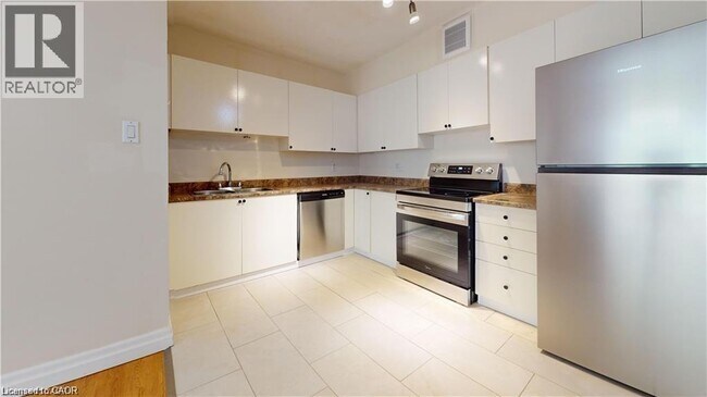 Building Photo - 15 Hofstetter Ave