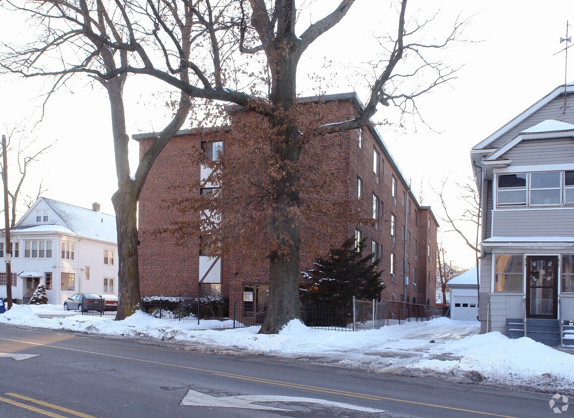 Building Photo - 813 Maple Ave