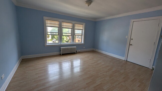 Building Photo - 7416 N Rogers Ave