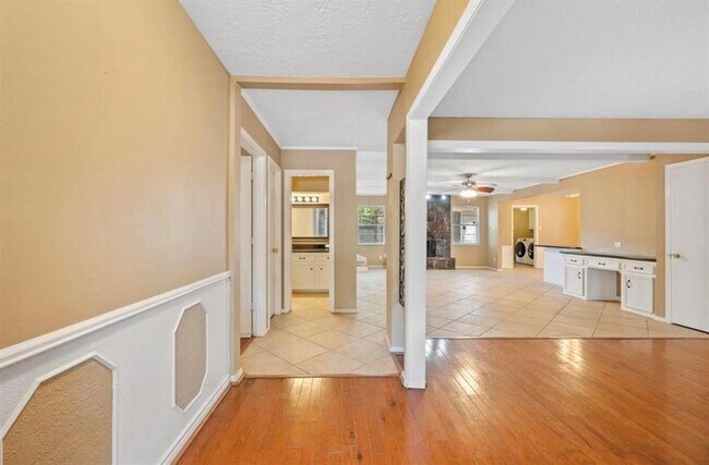 Building Photo - 203 Hickory Ridge Dr