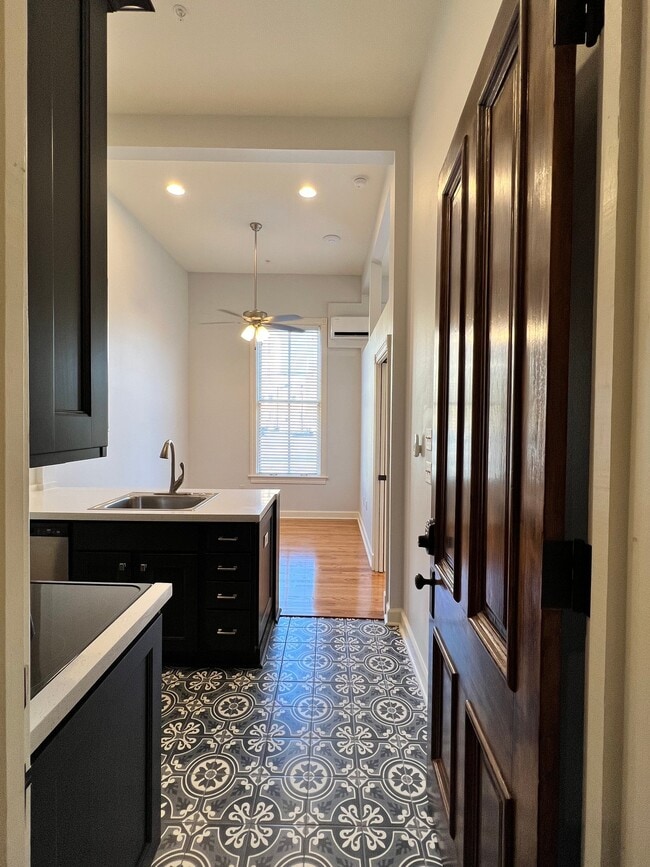 Building Photo - 904 Scott St