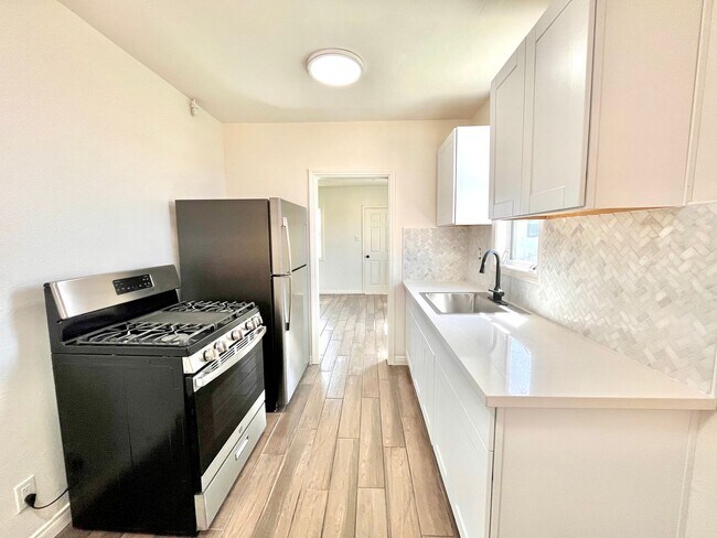 Building Photo - 152nd St
