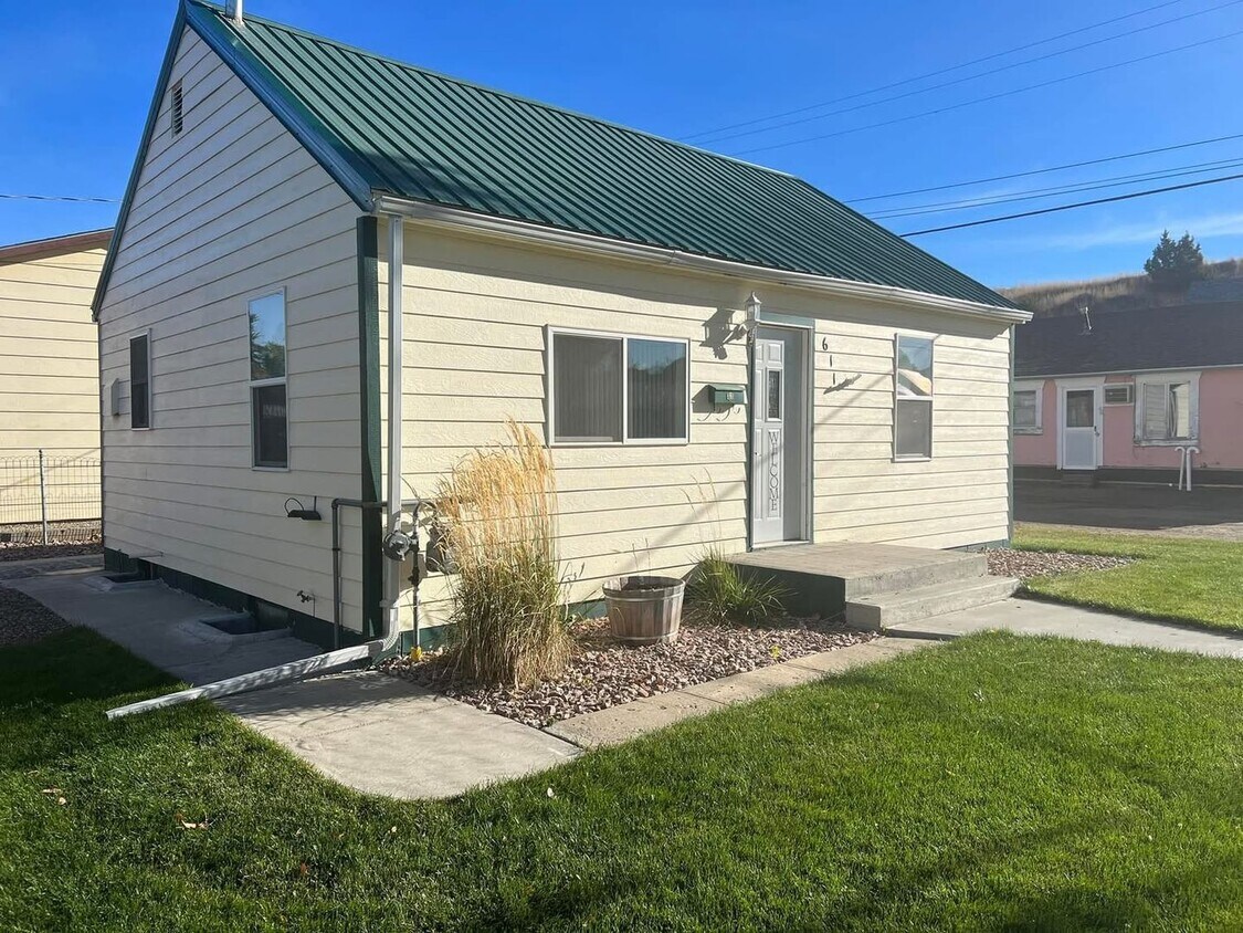 Primary Photo - Charming 3 Bedroom Home with Garage