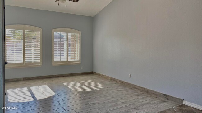 Building Photo - 3725 Loma Brisa Dr