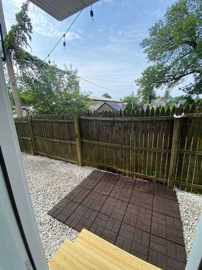 Foto del edificio - Beautiful three bed, 1.5 bath single-family home for rent with inground pool