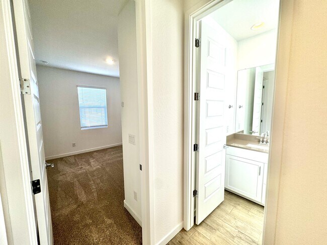 Building Photo - 36370 W Leonessa Ave