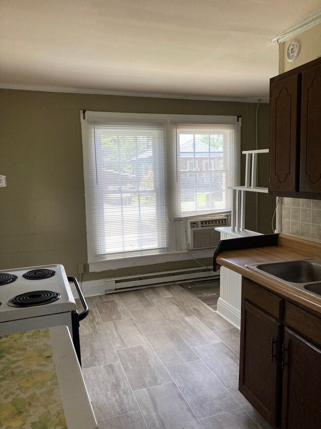 Building Photo - Duplex Unit