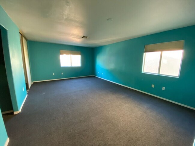 Building Photo - CUTE 1,089 SQ FT TPOWNHOUSE, LOCATED S/W. ...