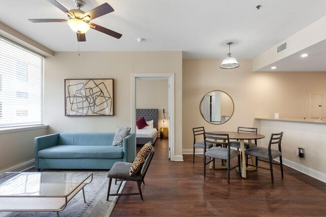 Building Photo - 925 Common St