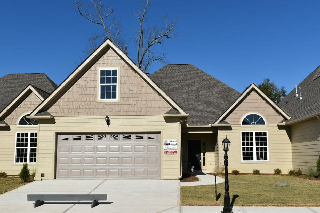 Primary Photo - Townhouse for Rent in Hixson