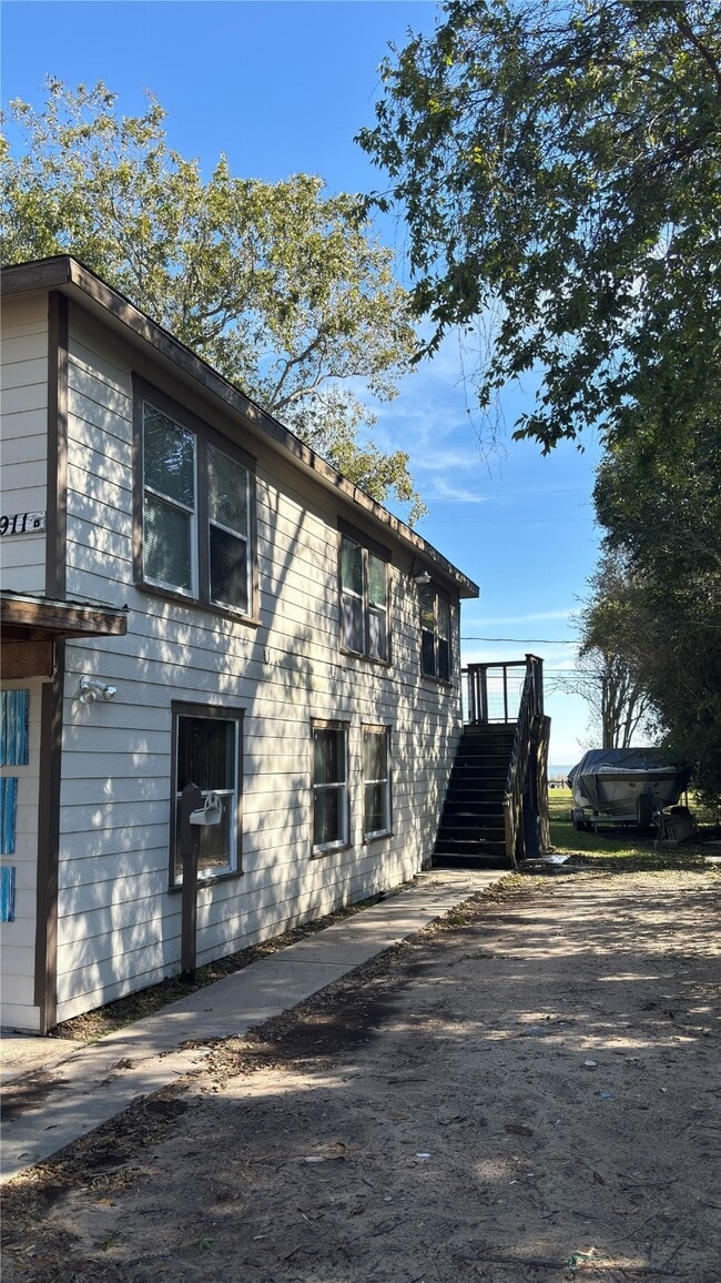 Building Photo - 4911 Oleander St