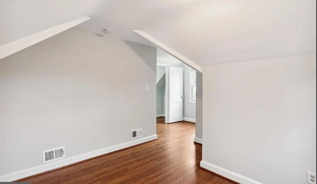 Building Photo - 4907 Flanders Ave