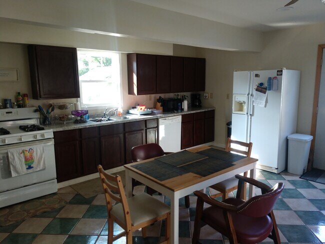 Foto del edificio - 922 W 8th St