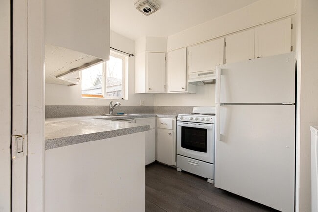 Building Photo - 905 N Mercer St