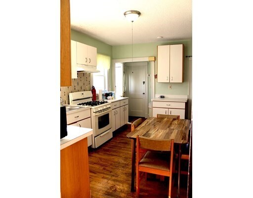 Building Photo - 211 Elm St