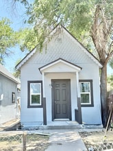 Building Photo - 910 W 13th St