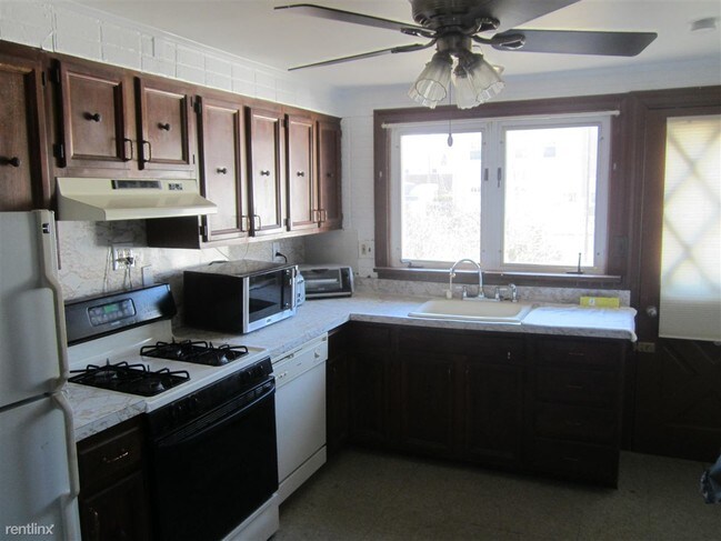 Building Photo - 3 br, 1 bath House - 318 Cleveland St