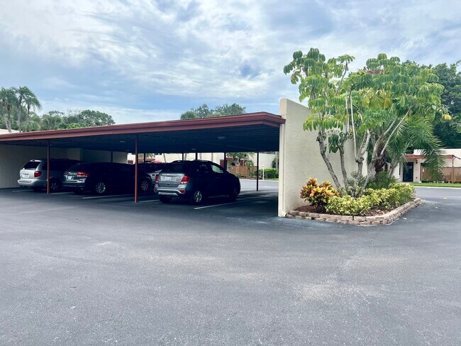 Foto del edificio - 321 Spring Lakes Blvd