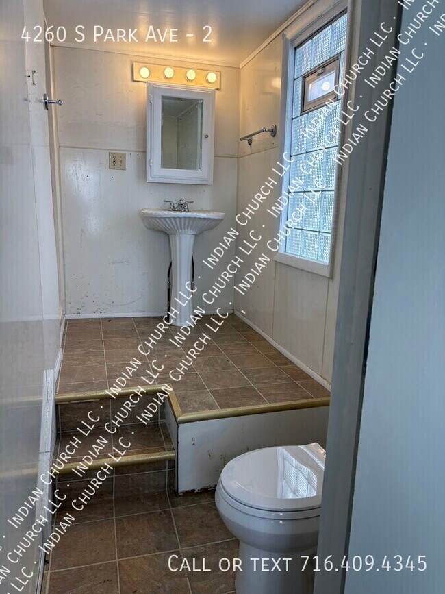 Building Photo - 4260 South Park Ave